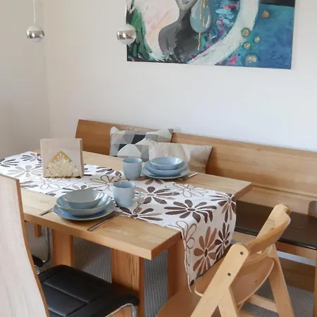 Apartment Familienfreundliche Mit Terrasse Und Garten